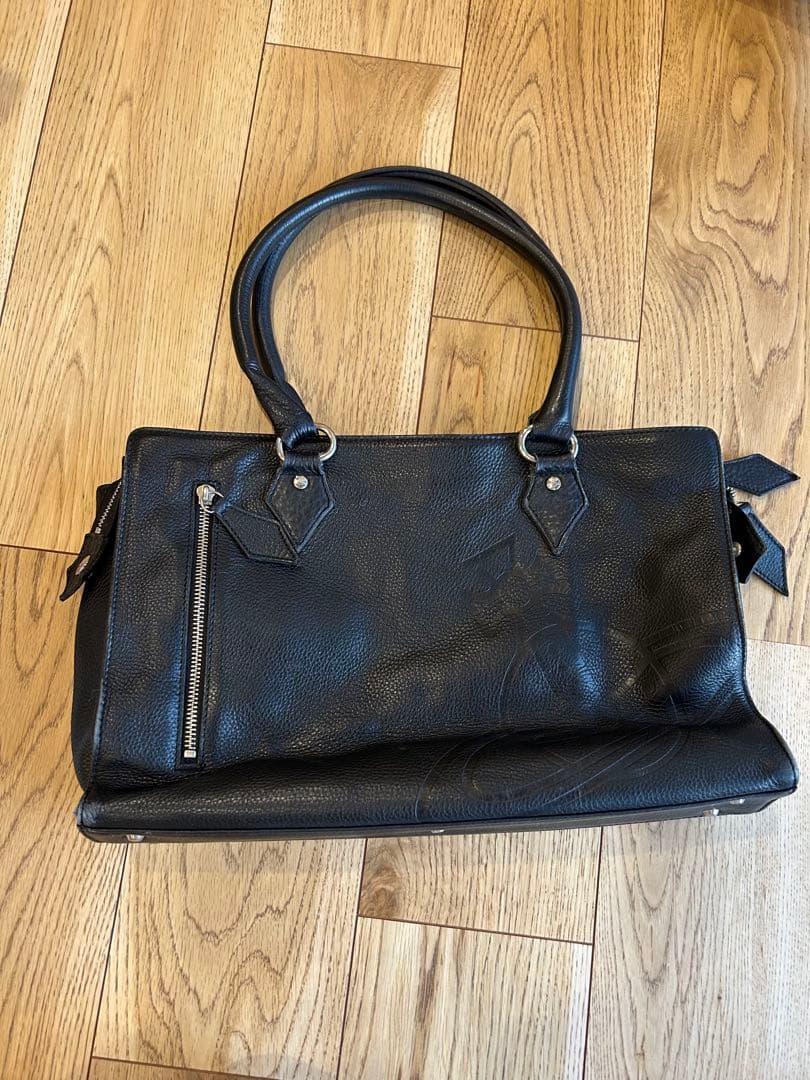 ヴィヴァンウエストウッド　型押しレザーバッグ