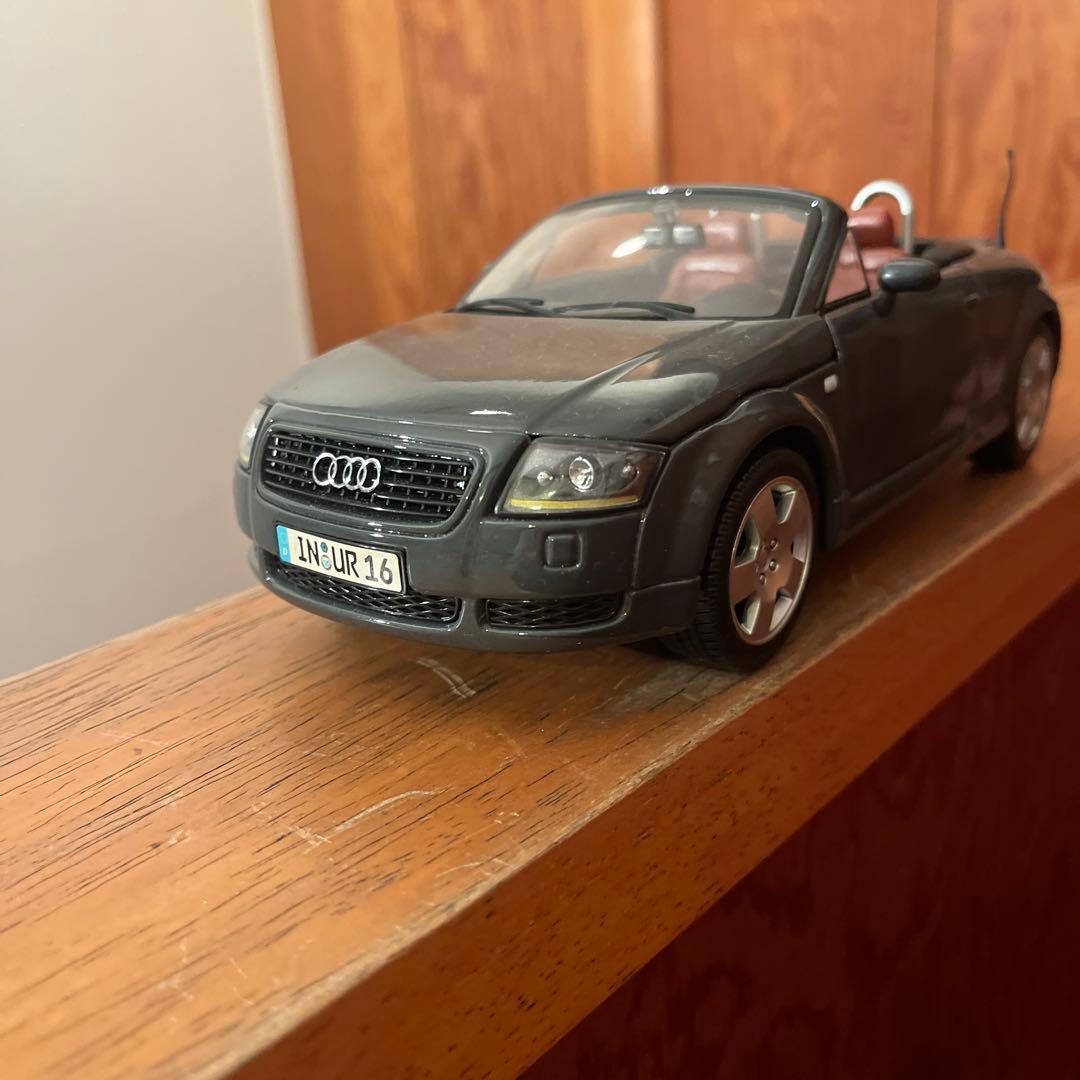 ミニカー Audi TT Roadster 1/18