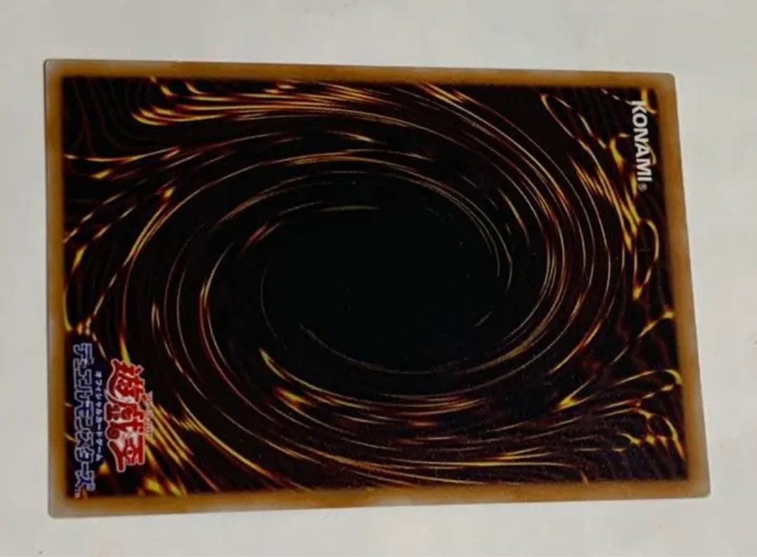 遊戯王カード　リボルバー・ドラゴン　初期　上枠ズレエラー品《極美品》小さな傷あり