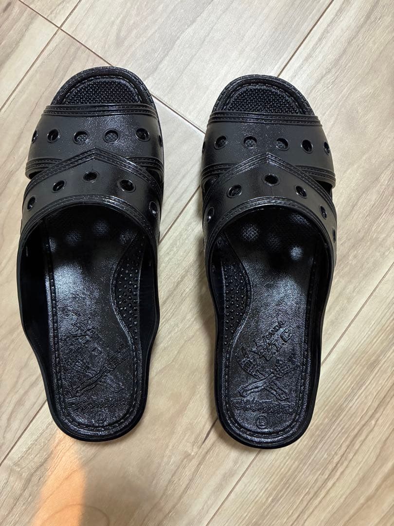 マキシマムザホルモン便所サンダル黒L チャーム、ステッカー付き