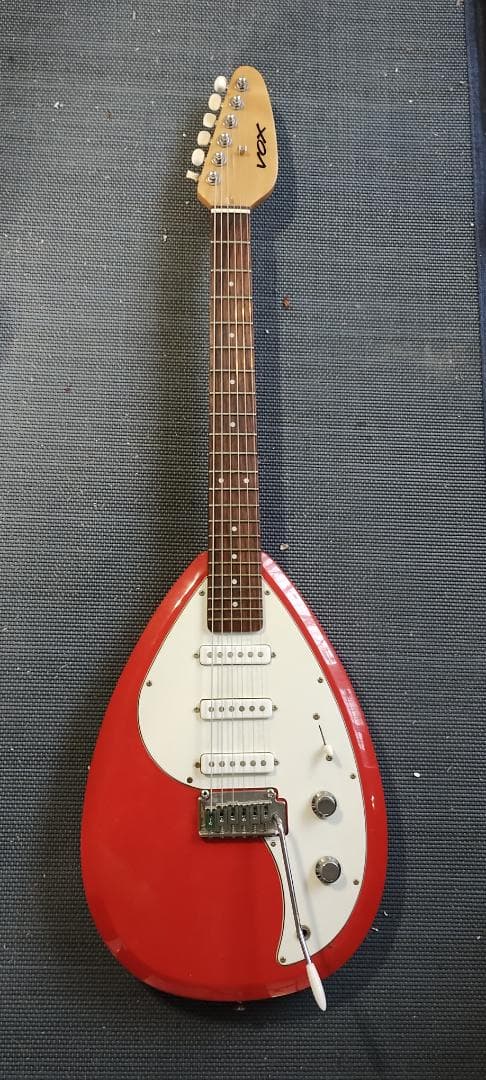 古着屋ポエジー　VOX ティアドロップ型 ボディギター
