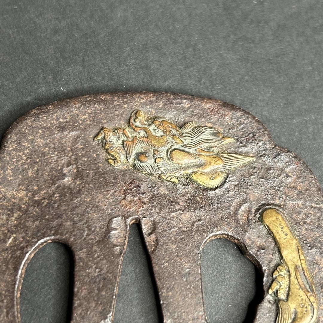 日本刀　刀装具　鍔　龍　真鍮象嵌