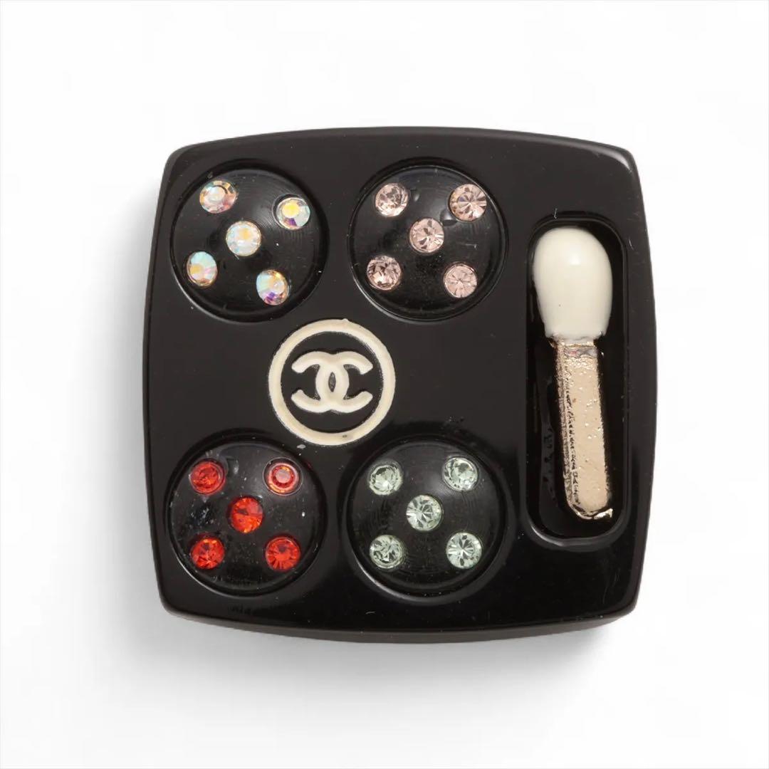 CHANEL メイクアップ　05P ピンブローチ　アイシャドウ　ブラック