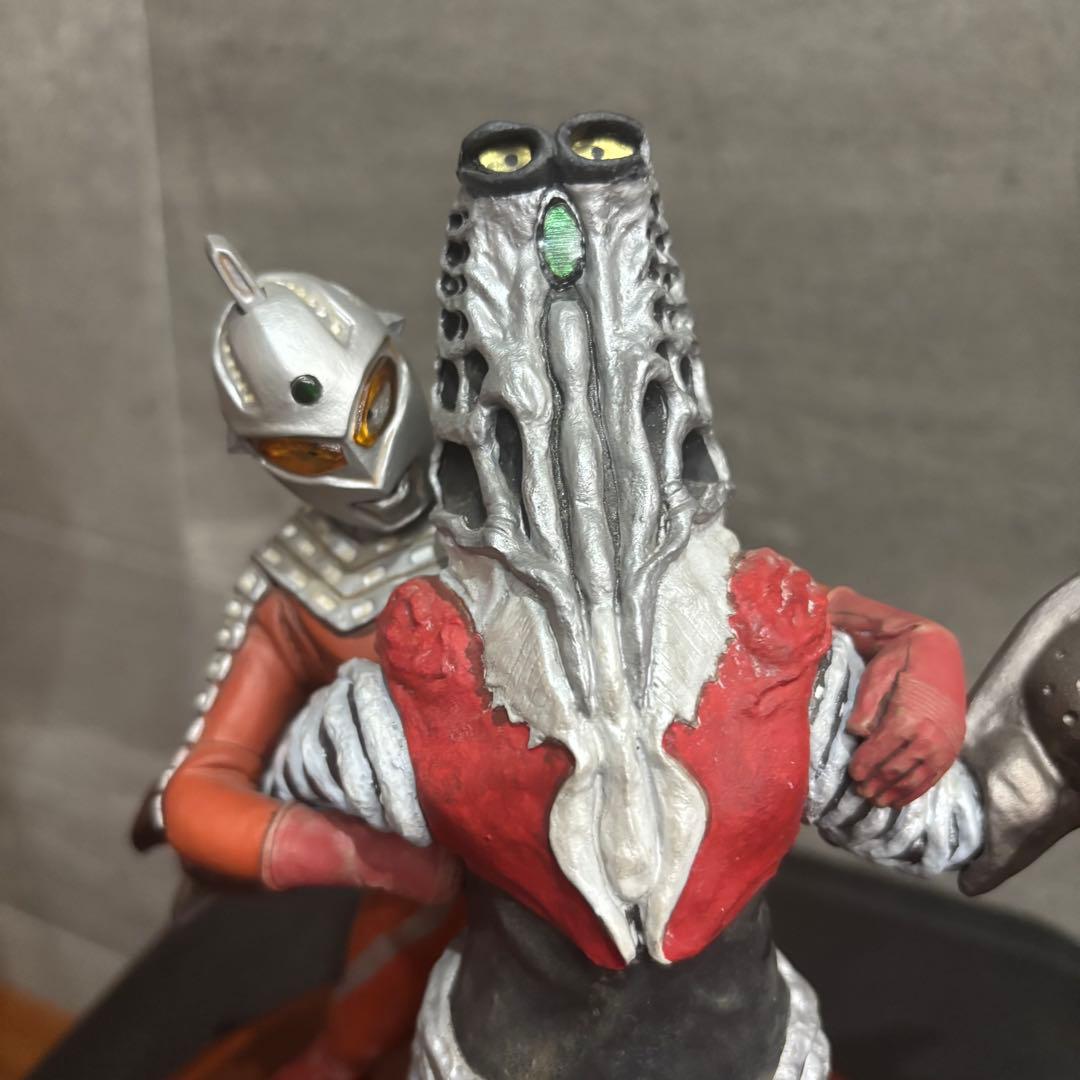 超希少　究極完成品　ウルトラセブン対ゴドラ星人　オーバーグラウンド製
