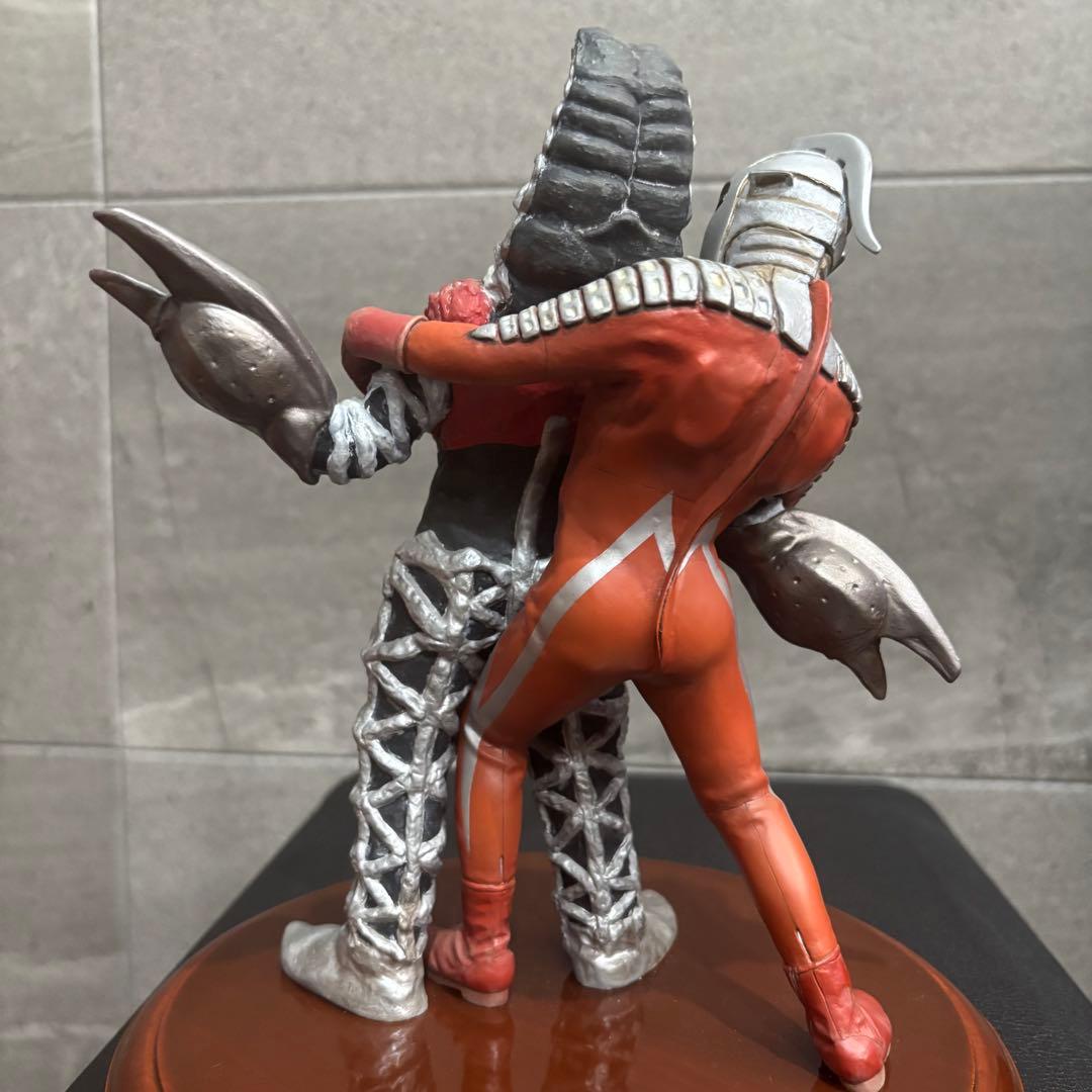 超希少　究極完成品　ウルトラセブン対ゴドラ星人　オーバーグラウンド製
