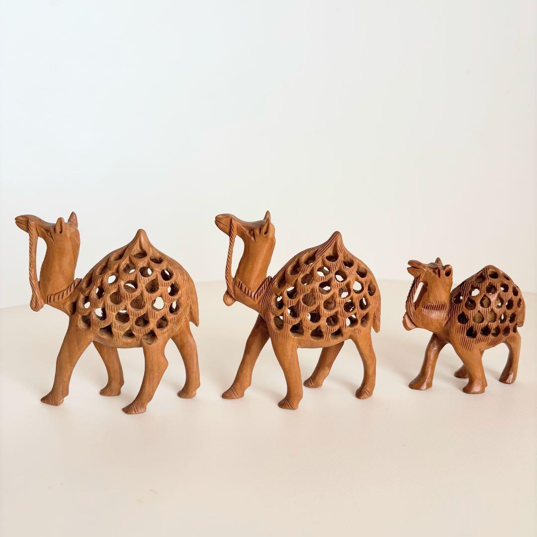 【インド】透かし彫り木製キャメル置物3体セット