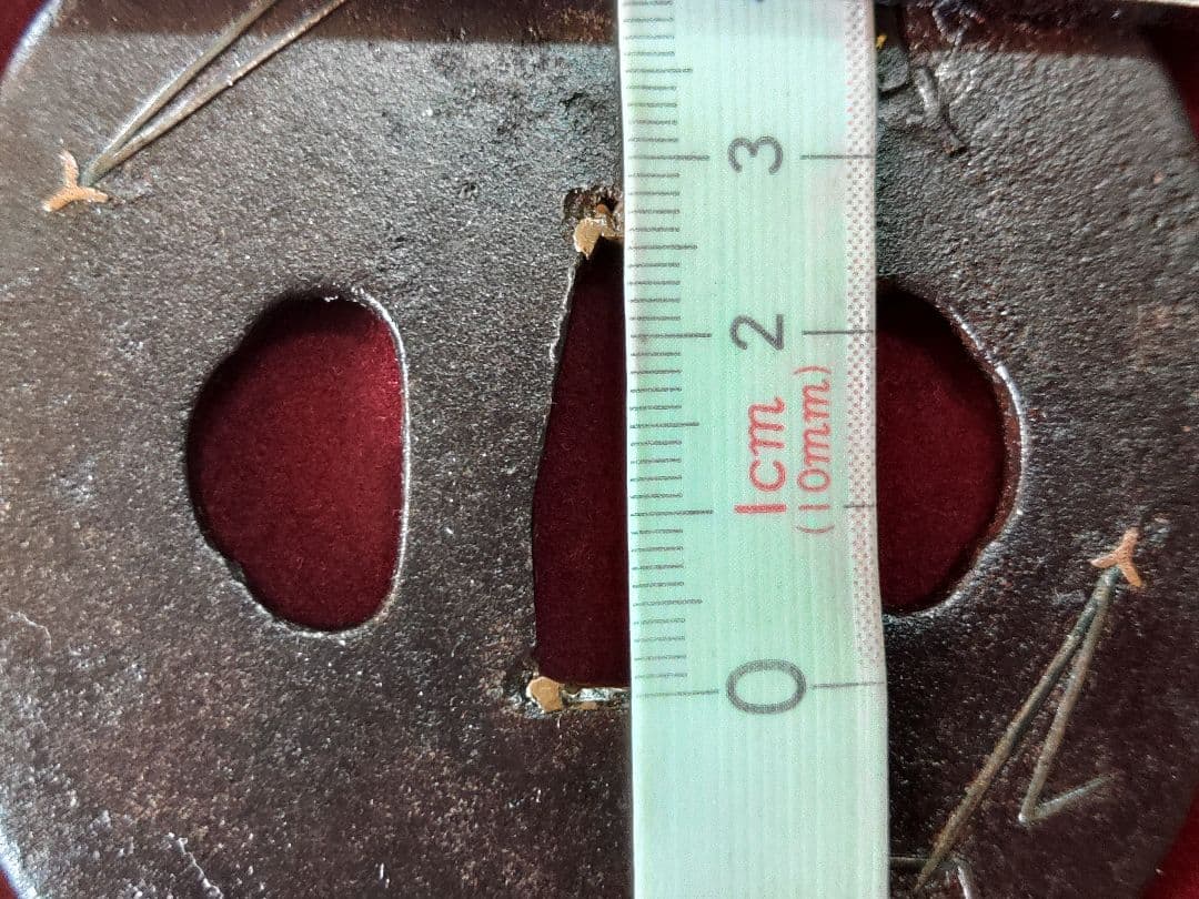 日本刀の鍔　松葉・柏・雁・景石図　大鍔、刀装具、鐔、つば、かわいい、責金入、象嵌