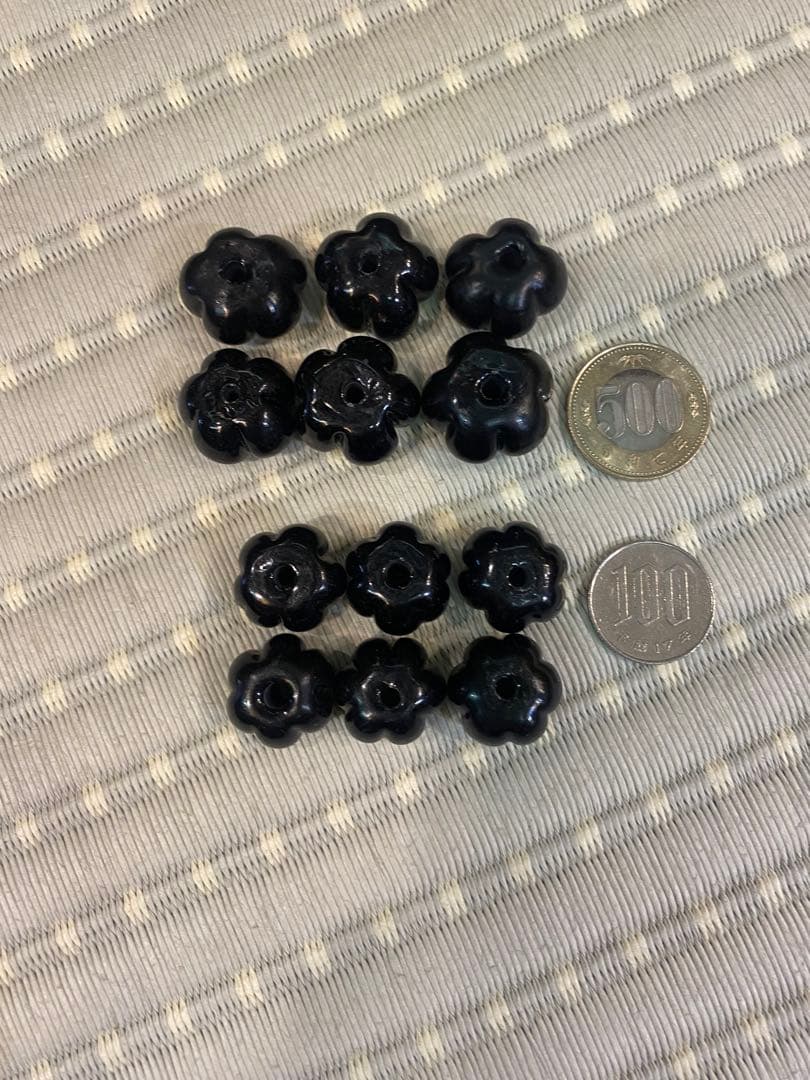 古いアイヌ玉　黒の中玉6個と小玉6個　とんぼ玉　硝子玉　みかん玉　コレクター
