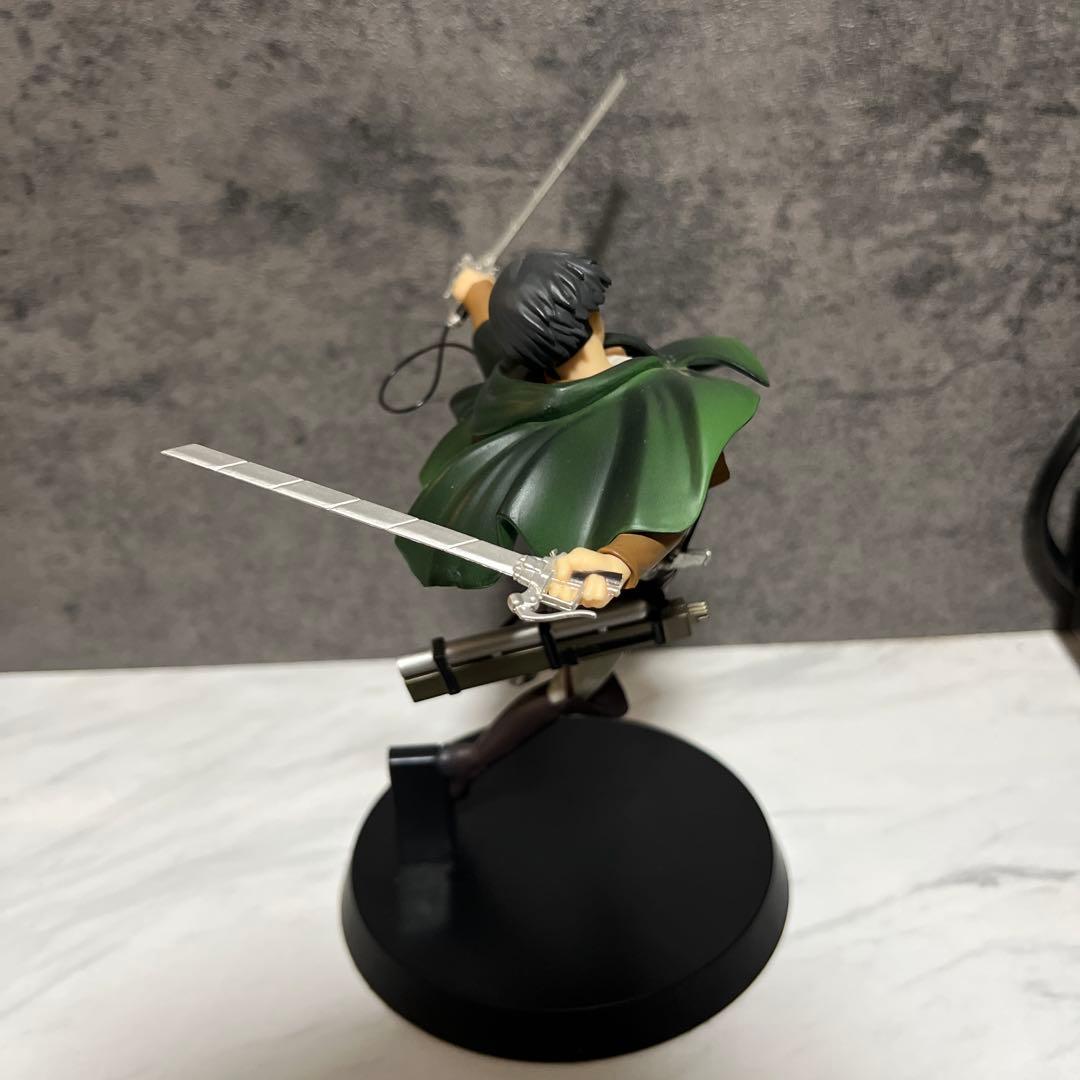 アオヤマ　テル　進撃の巨人 フィギュア　エレン　ミカサ　リヴァイ