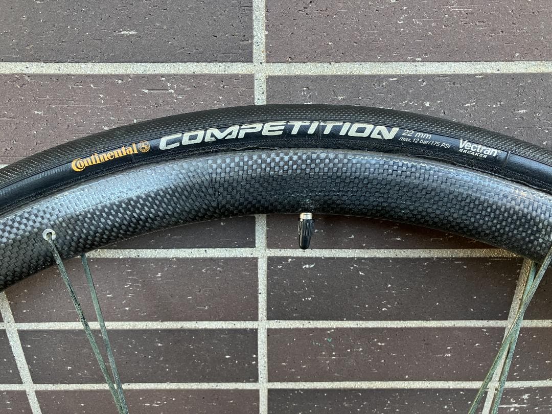 リア：中華カーボン　フロント：SHIMANO WH-7701　チューブラー