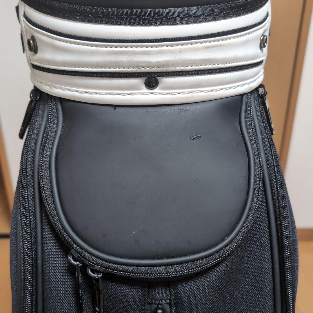 トラヴィスマシュー　キャディバッグ 白黒