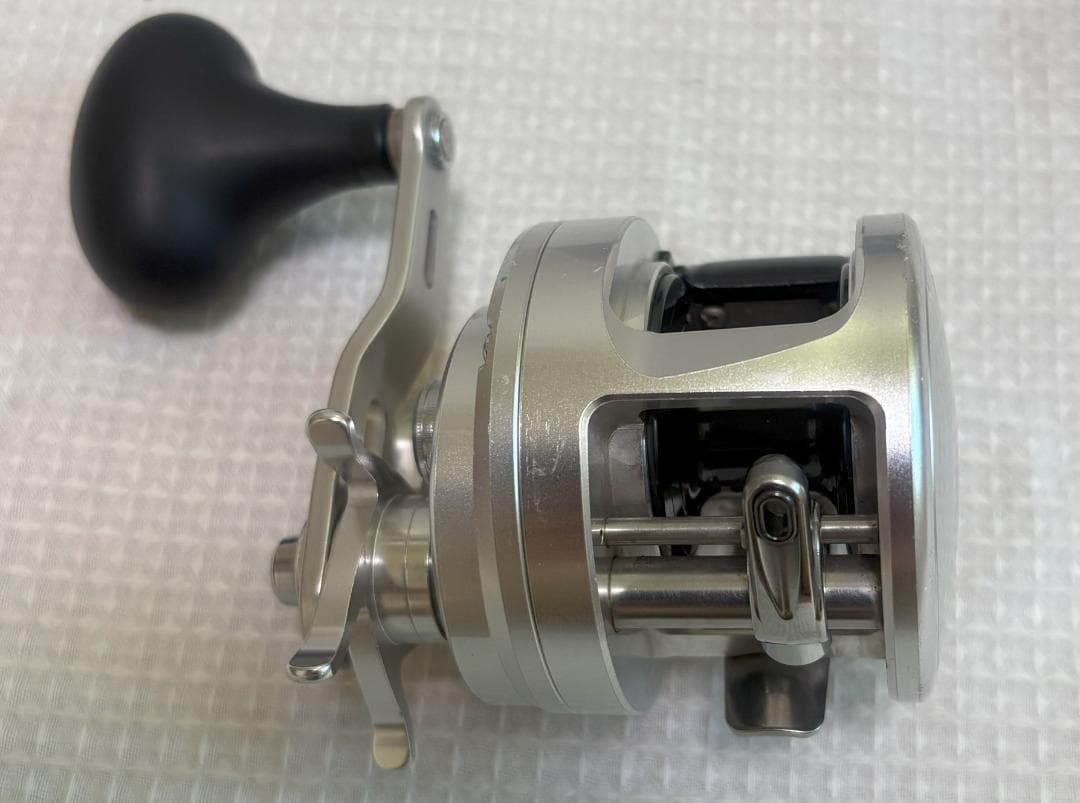 シマノ製ベイトリール「オシアカルカッタ 300HG」