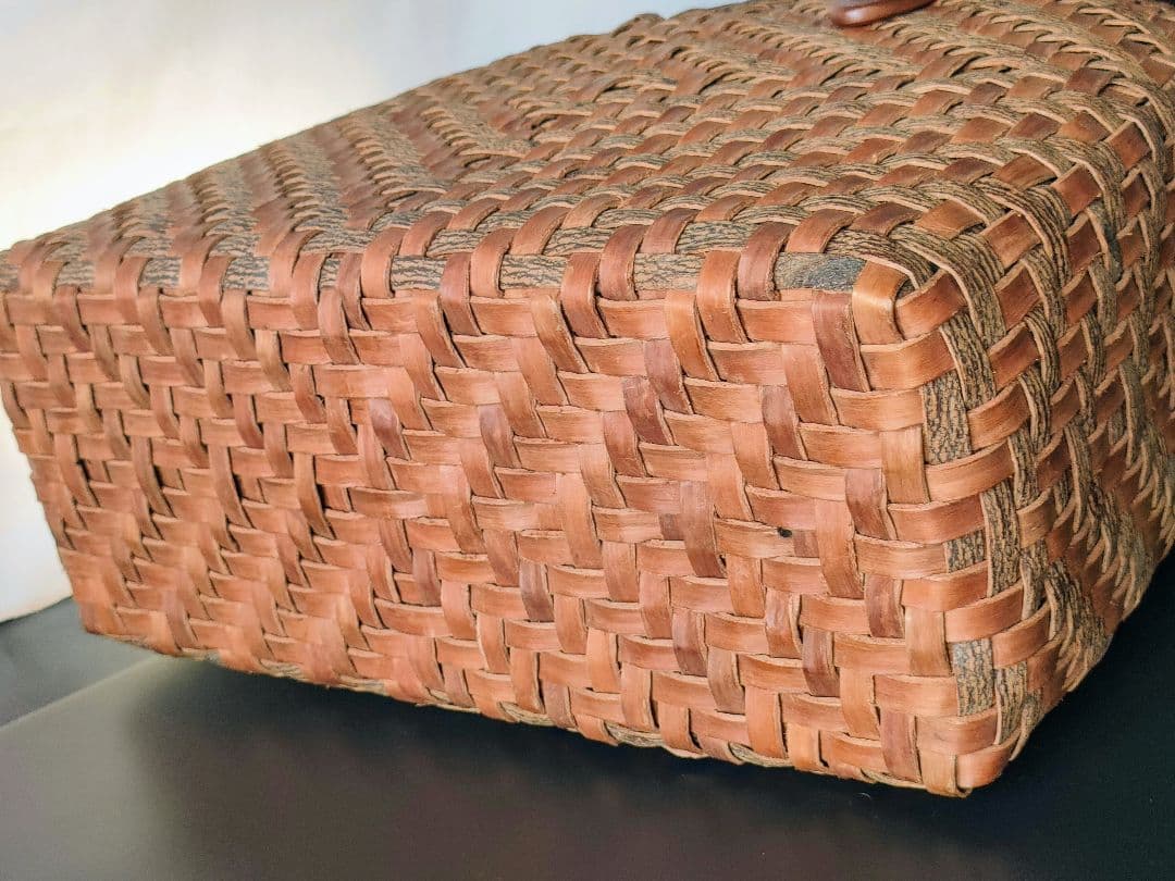 しの　希少天然素材 　沢胡桃かごバッグ　籠バック