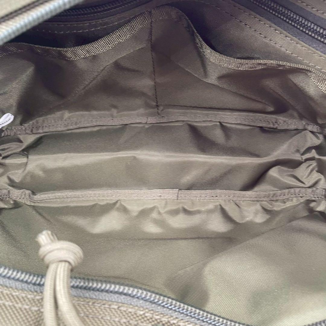 極美品　ブリーフィング　ショルダーバッグ　ナイロン　多機能収納　オリーブ