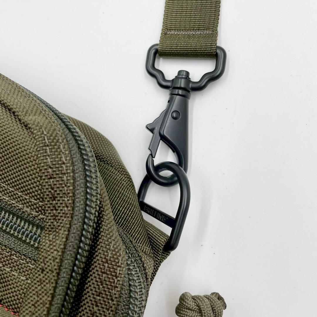 極美品　ブリーフィング　ショルダーバッグ　ナイロン　多機能収納　オリーブ