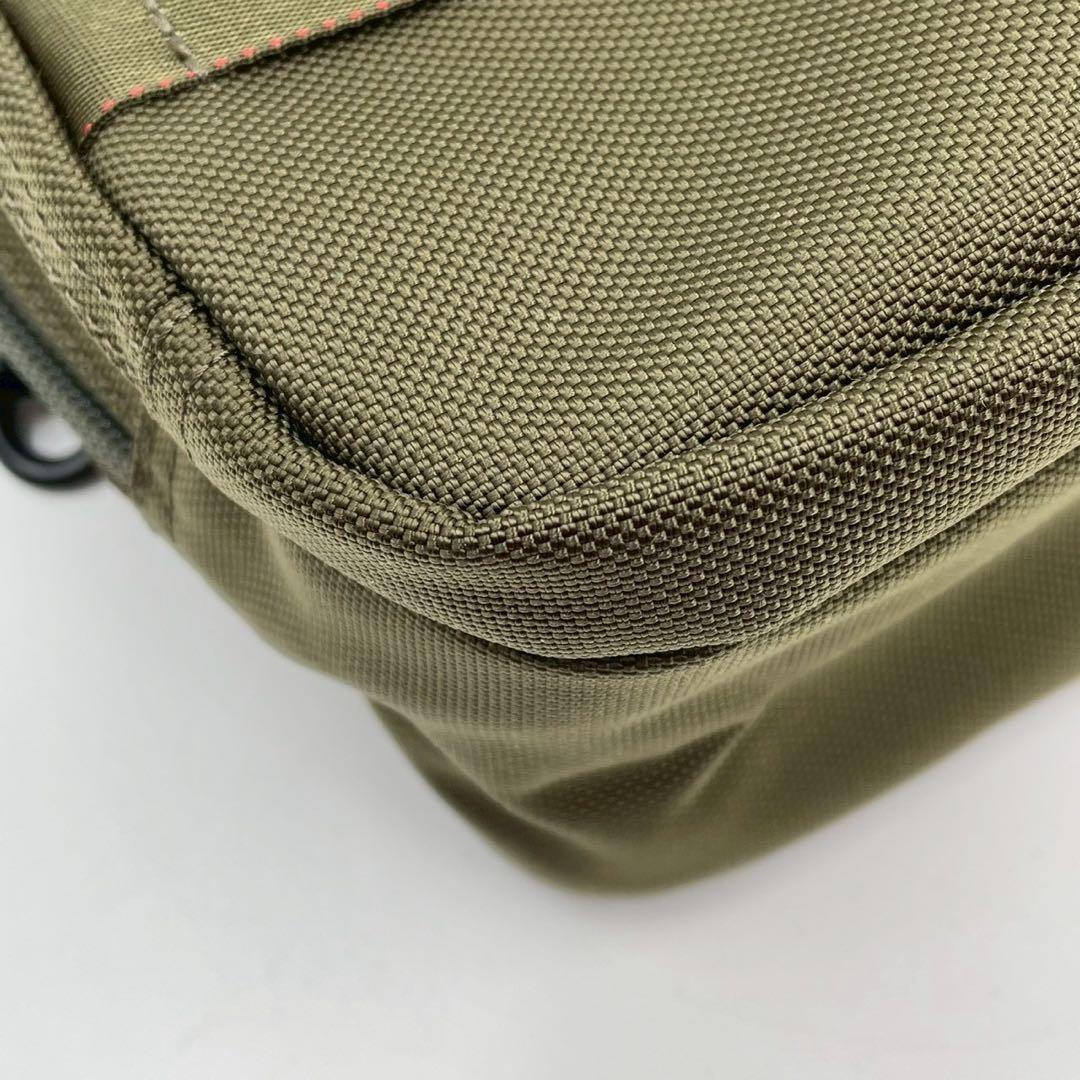 極美品　ブリーフィング　ショルダーバッグ　ナイロン　多機能収納　オリーブ