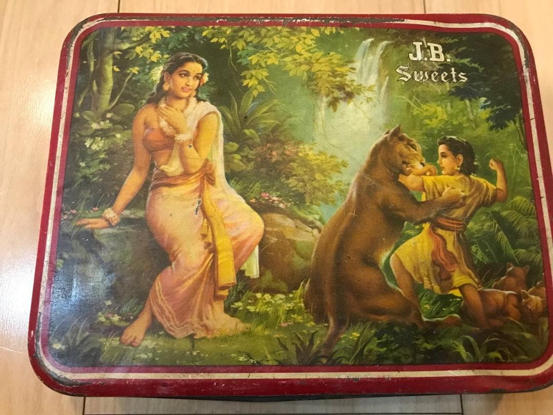 ブリキ缶　1950年代　インドのキャンディ缶　森の美女のリトグラフ