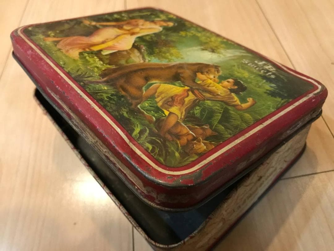 ブリキ缶　1950年代　インドのキャンディ缶　森の美女のリトグラフ