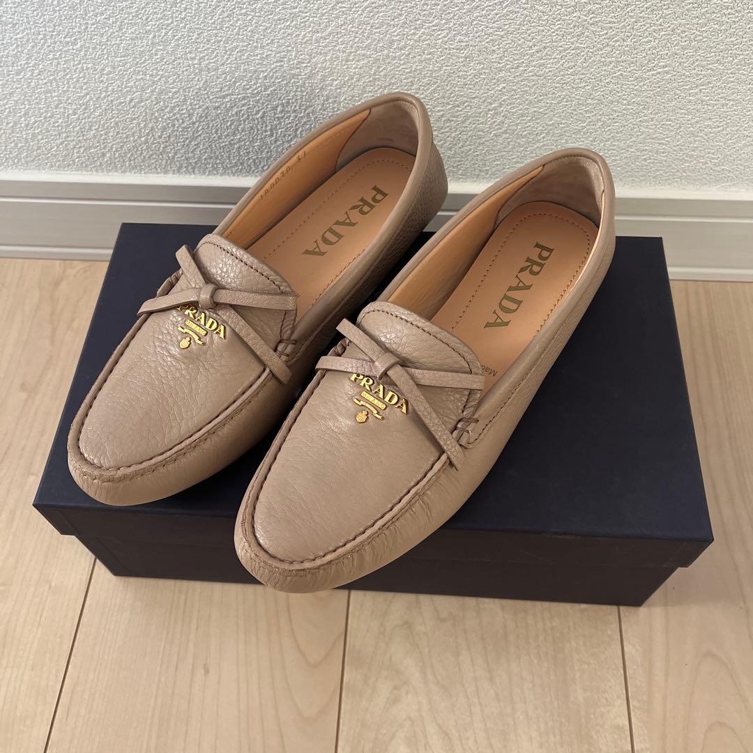新品未使用　PRADA ベージュ ローファードライビングジュース　37