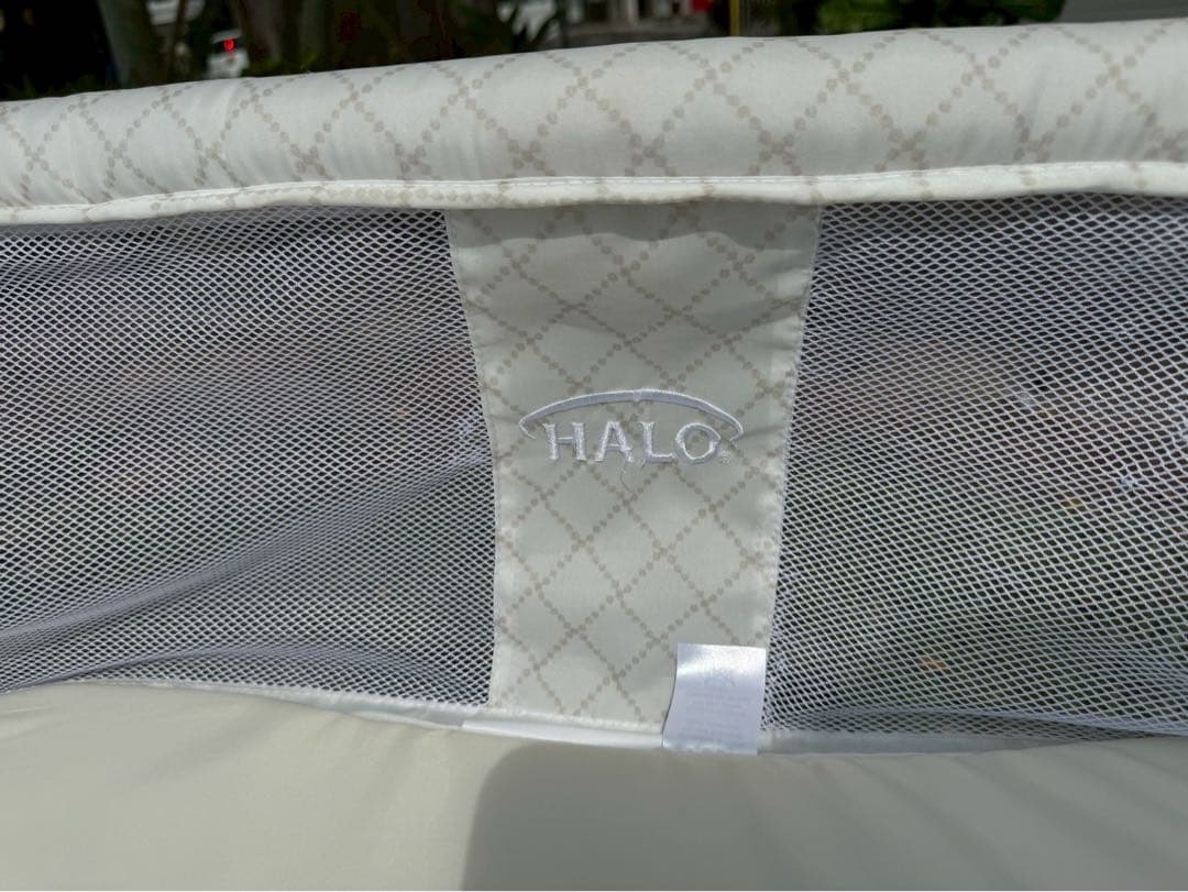 The HALO® Bassinest® 最高級メッシュデザイン バシネット