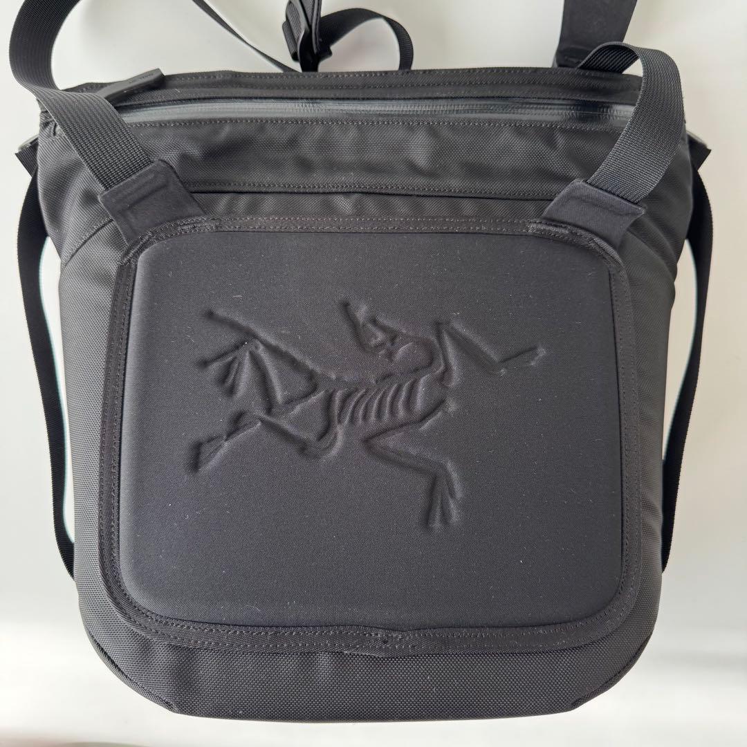 【希少 極美品】 アークテリクス Arro 8　ショルダーバッグ　ブラック