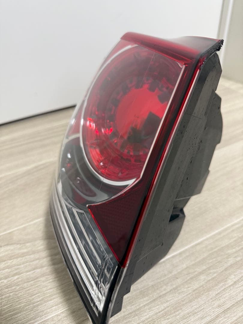 21クラウンアスリート後期テール左外側