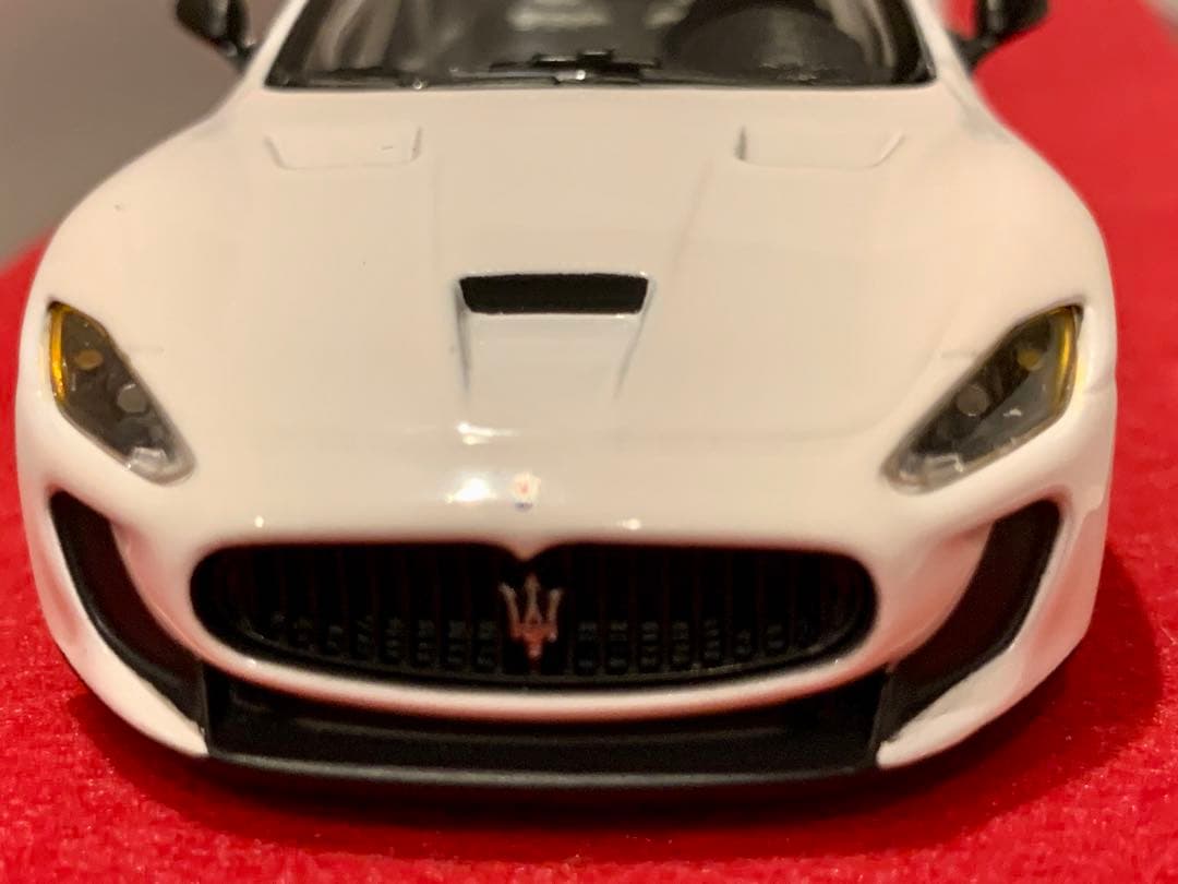 1/43 マセラティ グランツーリスモ MC GT4 2010 ホワイト