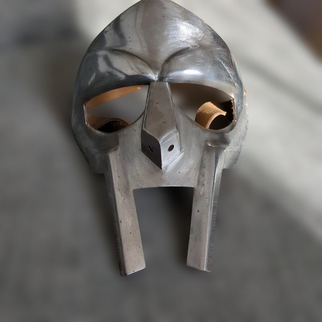 MF DOOM の マスク