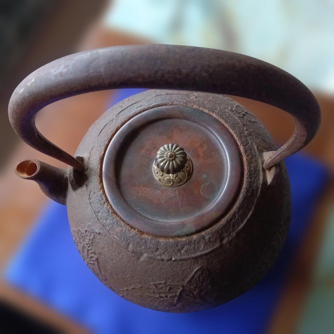 鉄製鉄瓶 浮彫りデザイン