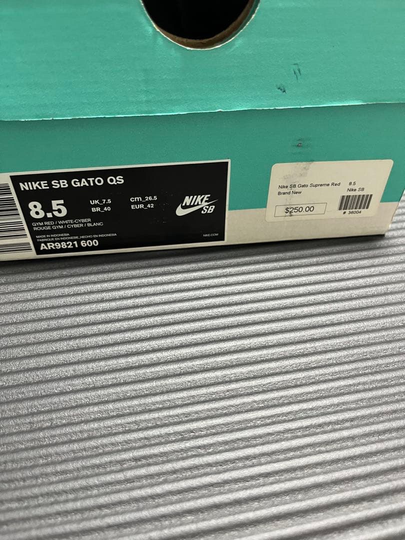 supreme Nike SB GATO シューズ レッド 新品未使用　26.5