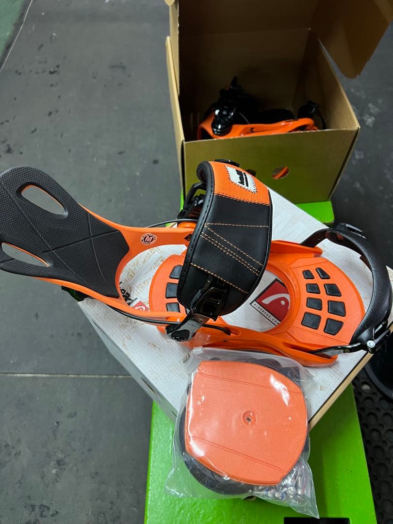 オレンジ スノーボード ビンディングMサイズ