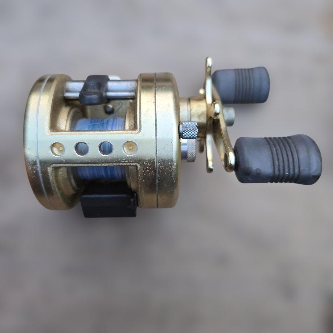 SHIMANO CALCUTTA ベイトリール ゴールド