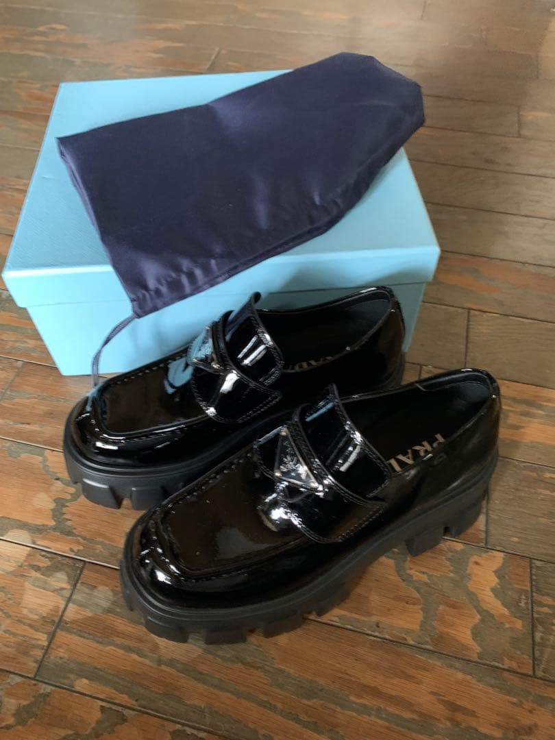 新品！プラダ　ブラッシュドレザー　パテントレザー　モノリス　ローファー　37