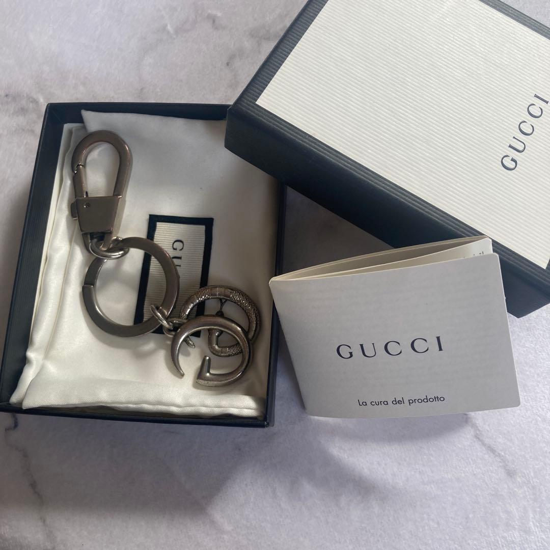 GUCCI シルバー ロゴキーホルダー