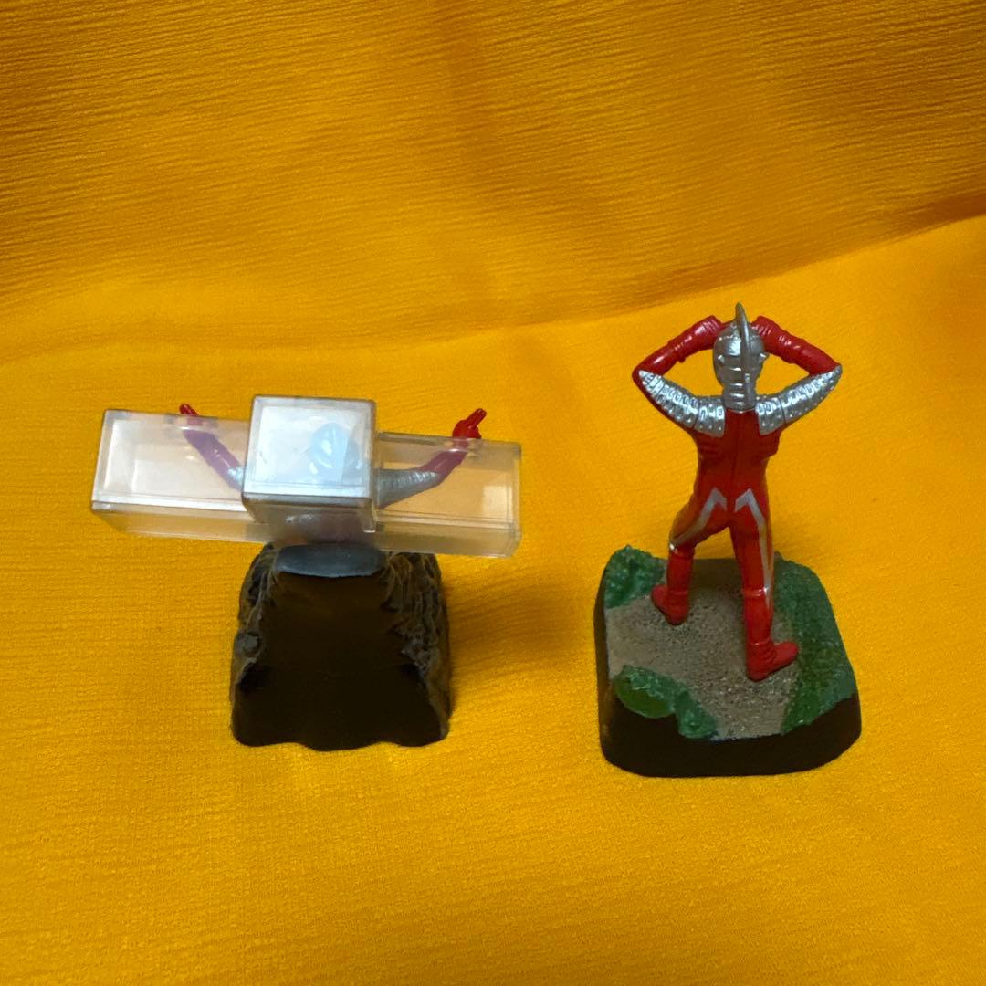 ウルトラ怪獣名鑑5体セット＋ポインターとマグマライザー