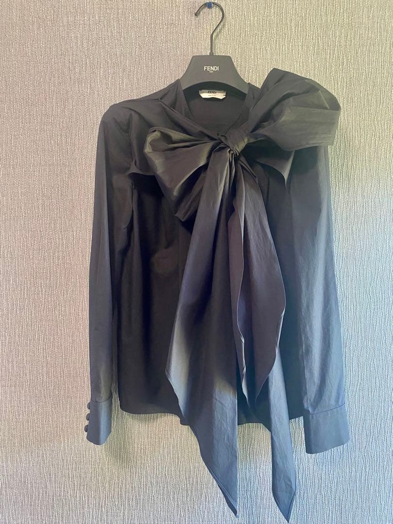 値下げ価格美品FENDIタイ付き長袖シャツ ブラックハンガー付き イタリア製