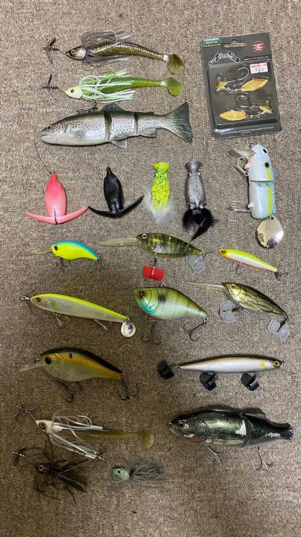 今年で売りたいので最終値下げだと思う（笑）ブラック バス ルアー セット売り