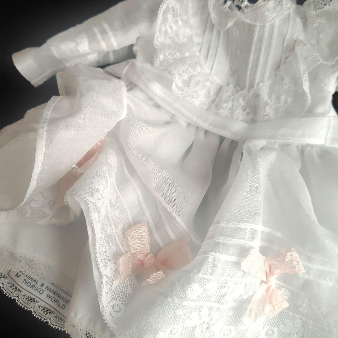 真っ白なアンティークドールドレスとボネのセット