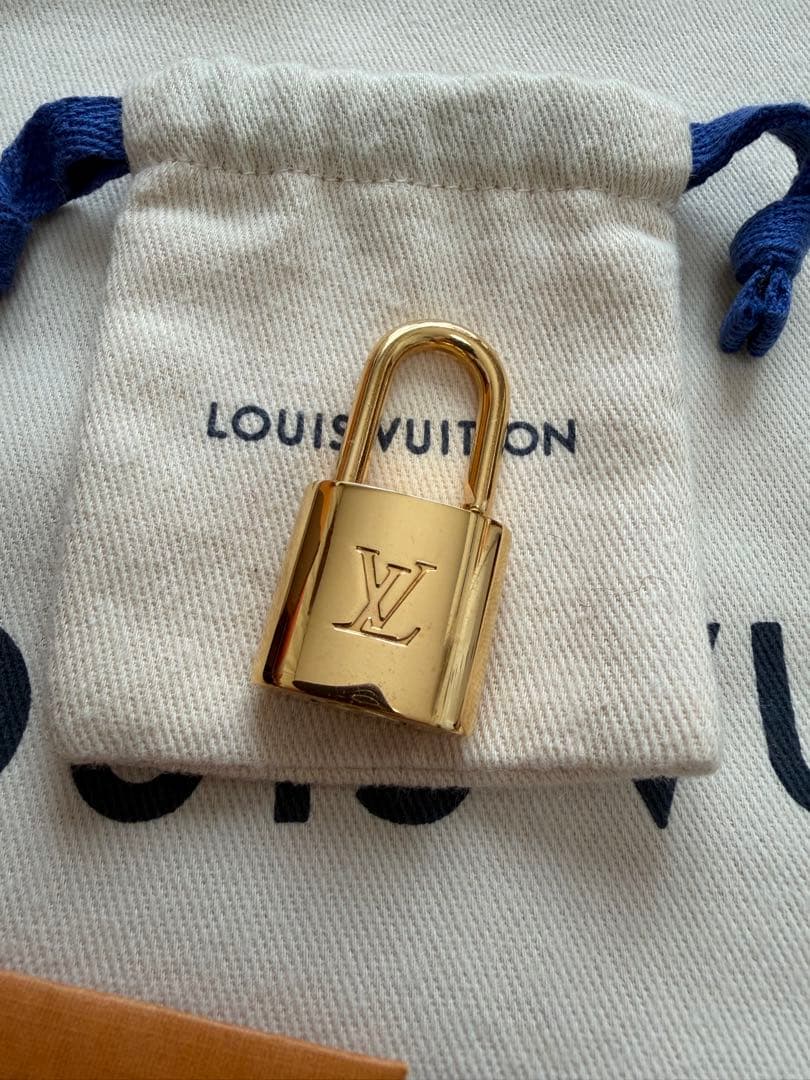 ルイヴィトン アルマBB アマラント ヴェルニ　Louis Vuitton