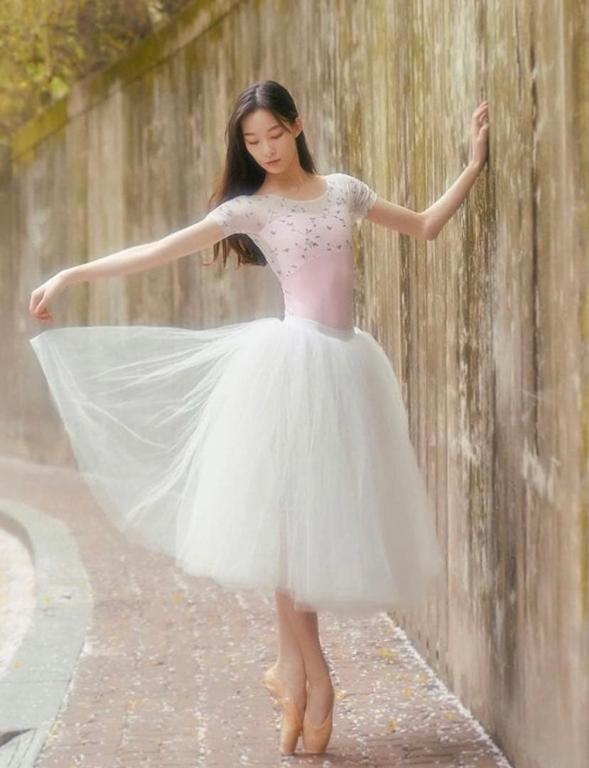 eflora 新品　バレエ　レオタード イーフローラ　ピンク　刺繍　花柄　M