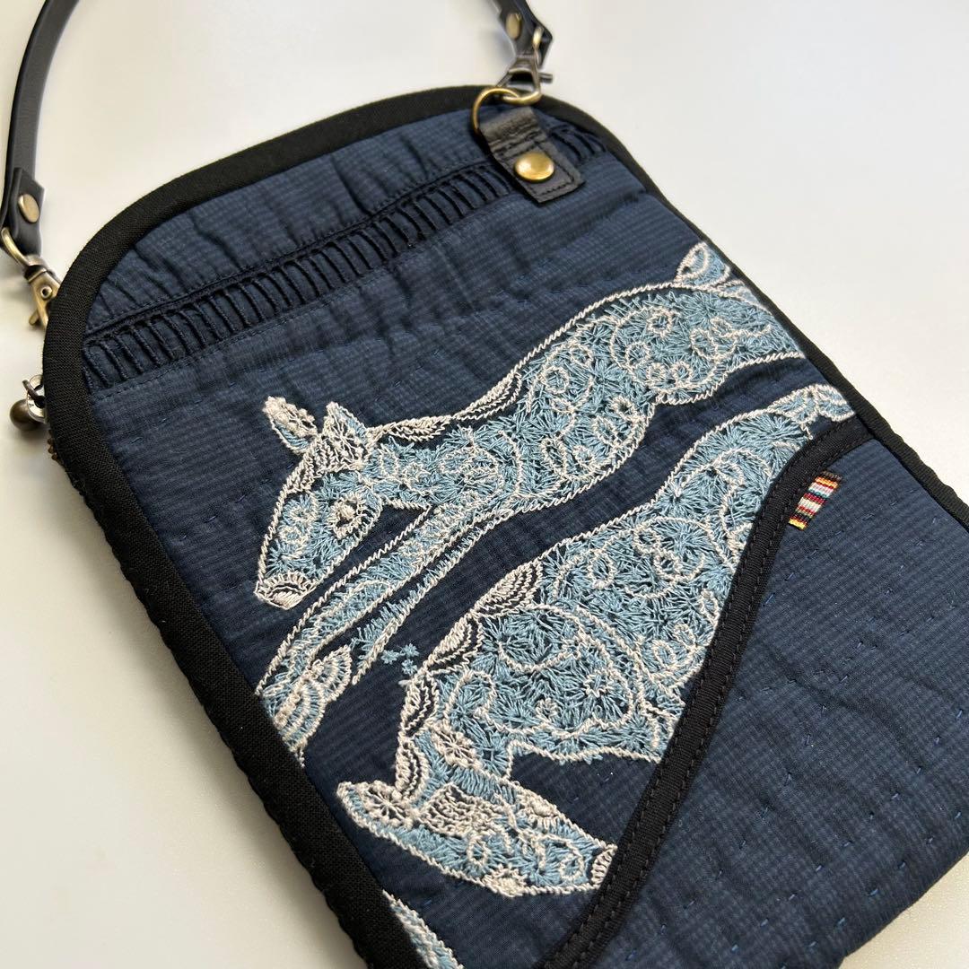 ミナペルホネン　スマホポーチ　キルト　papurikko ネイビー