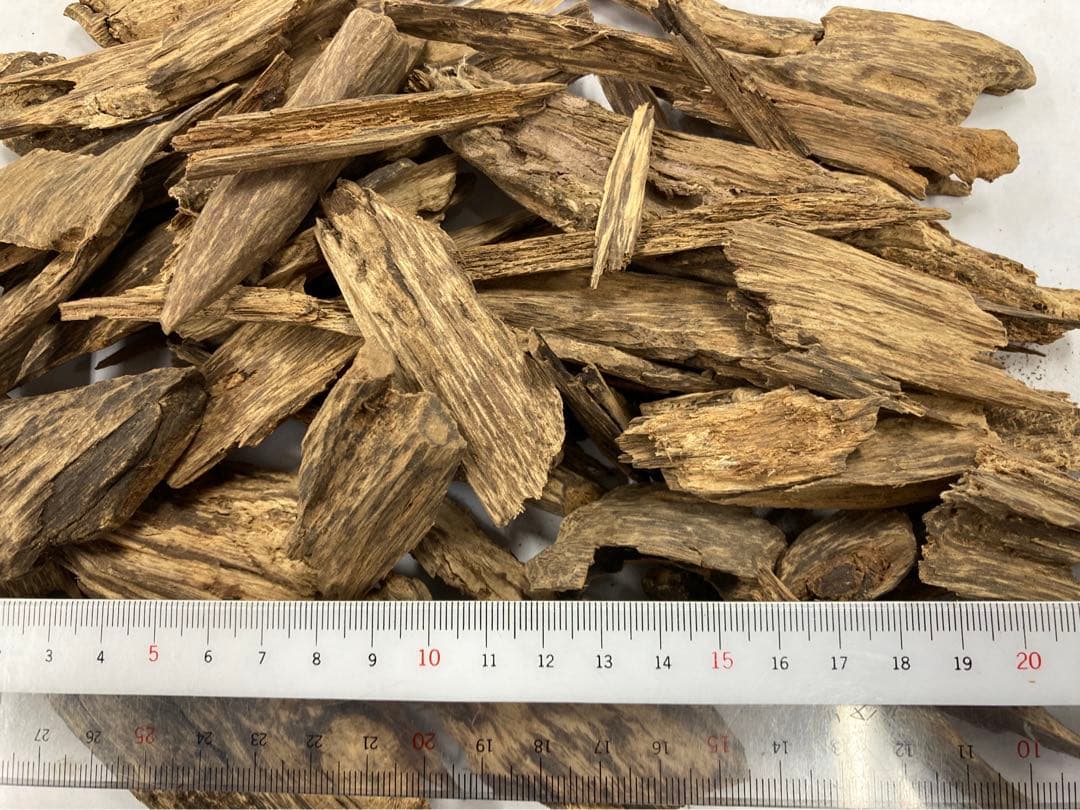 沈香（小片）合計　約100g