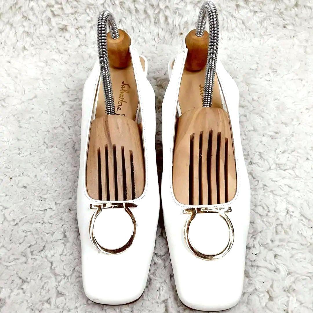 美品 23㎝◎フェラガモ ミュール ホワイト 白 ガンチーニ金具付き