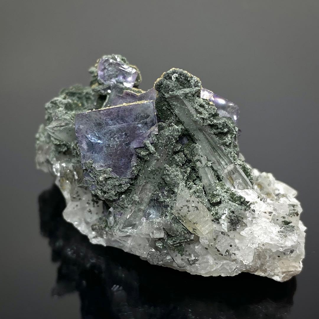 フローライト　クォーツ　ヤオガンシャン　鉱物標本　原石　天然石　ストーン　共生