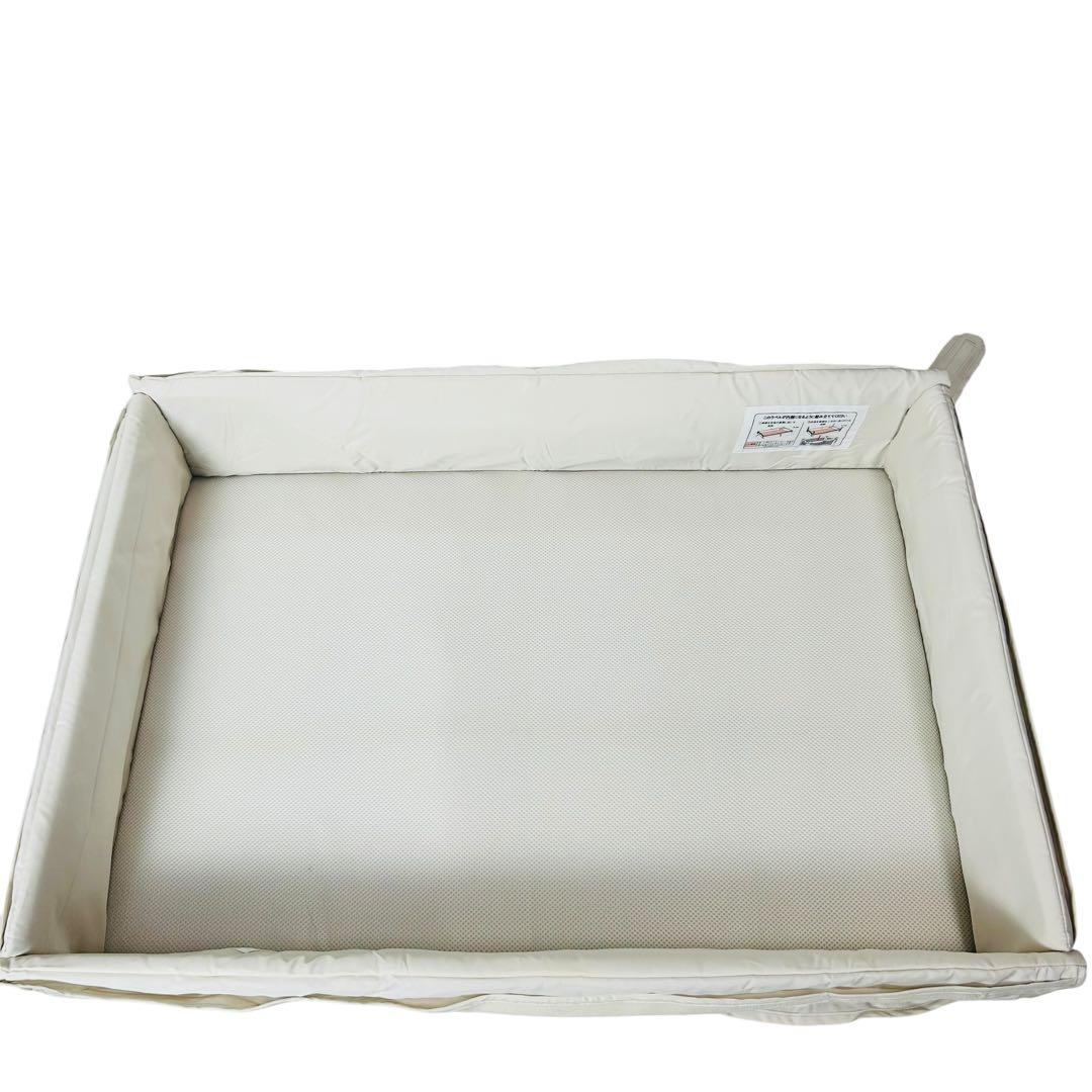 極美品　アップリカ　ココネルエアー AB　ホワイトグレー　ベビーベッド　使用僅か