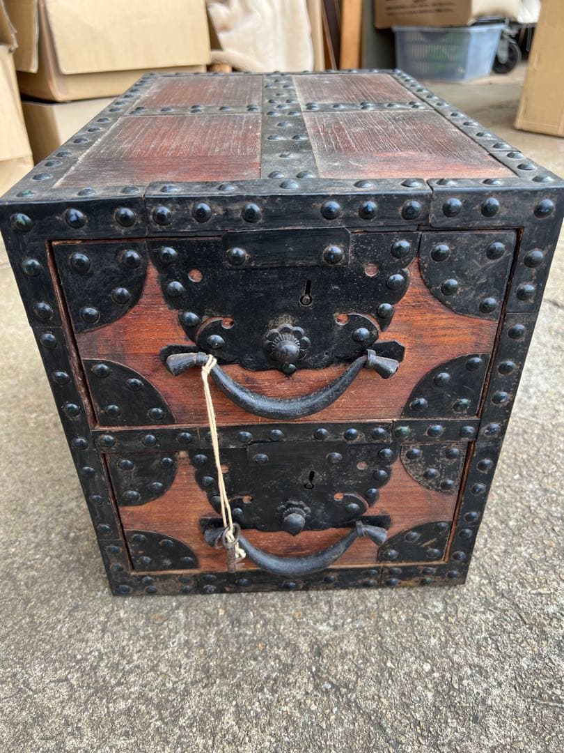 骨董 船箪笥 (金庫) 時代和箪笥 鉄地金具　カギ付き　金具装　昭和レトロ
