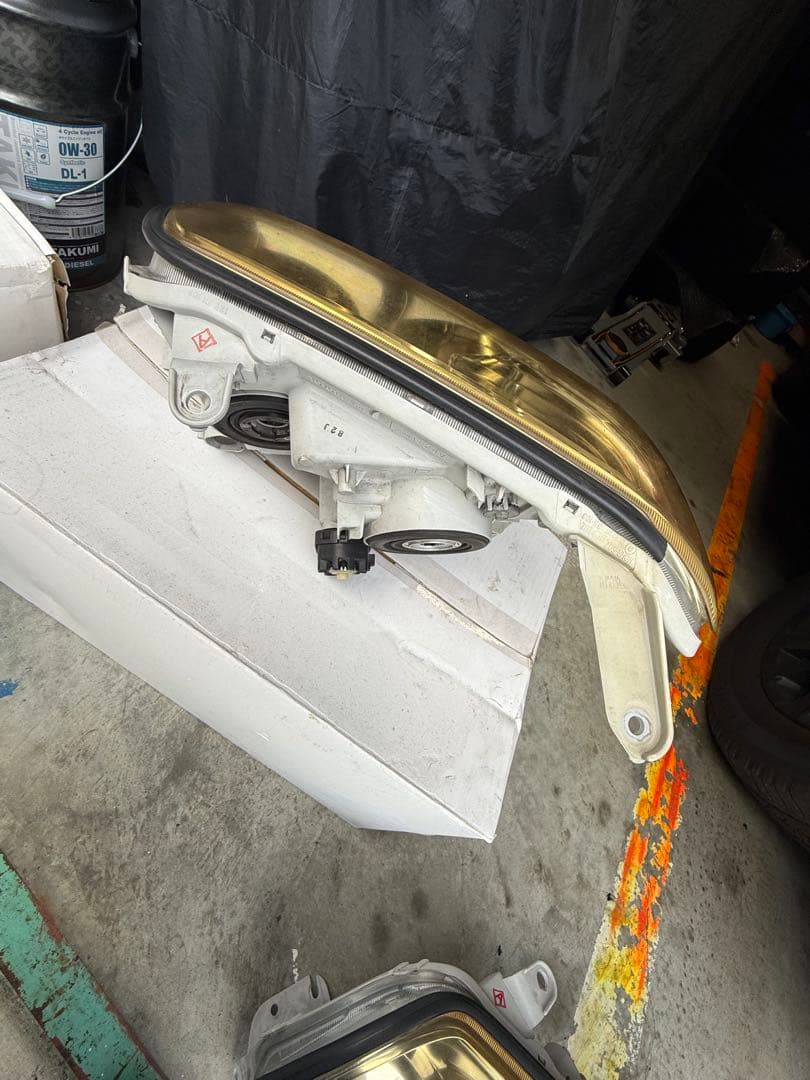 ハイラックスサーフ　純正　ヘッドライト左右　TRN215