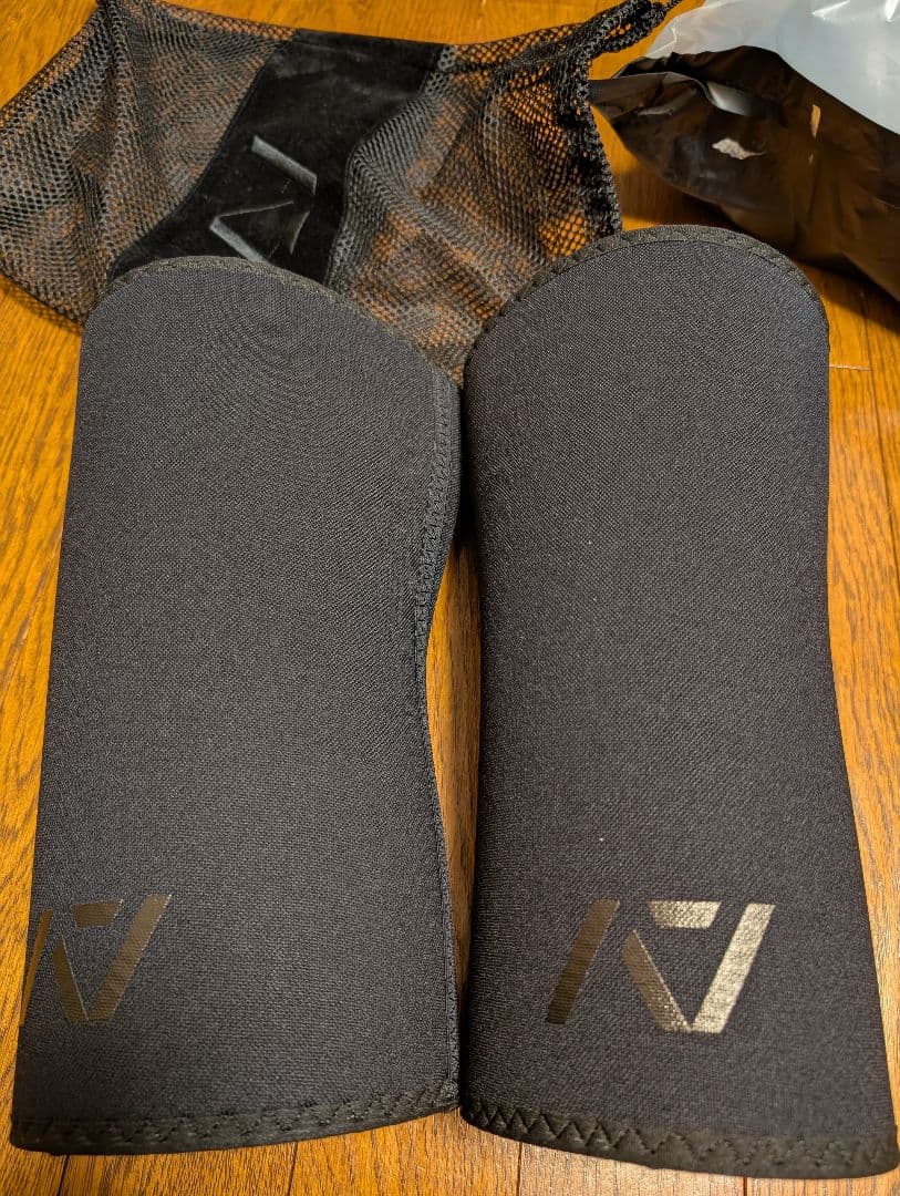 A7 HOURGLASS ニースリーブ Lサイズ