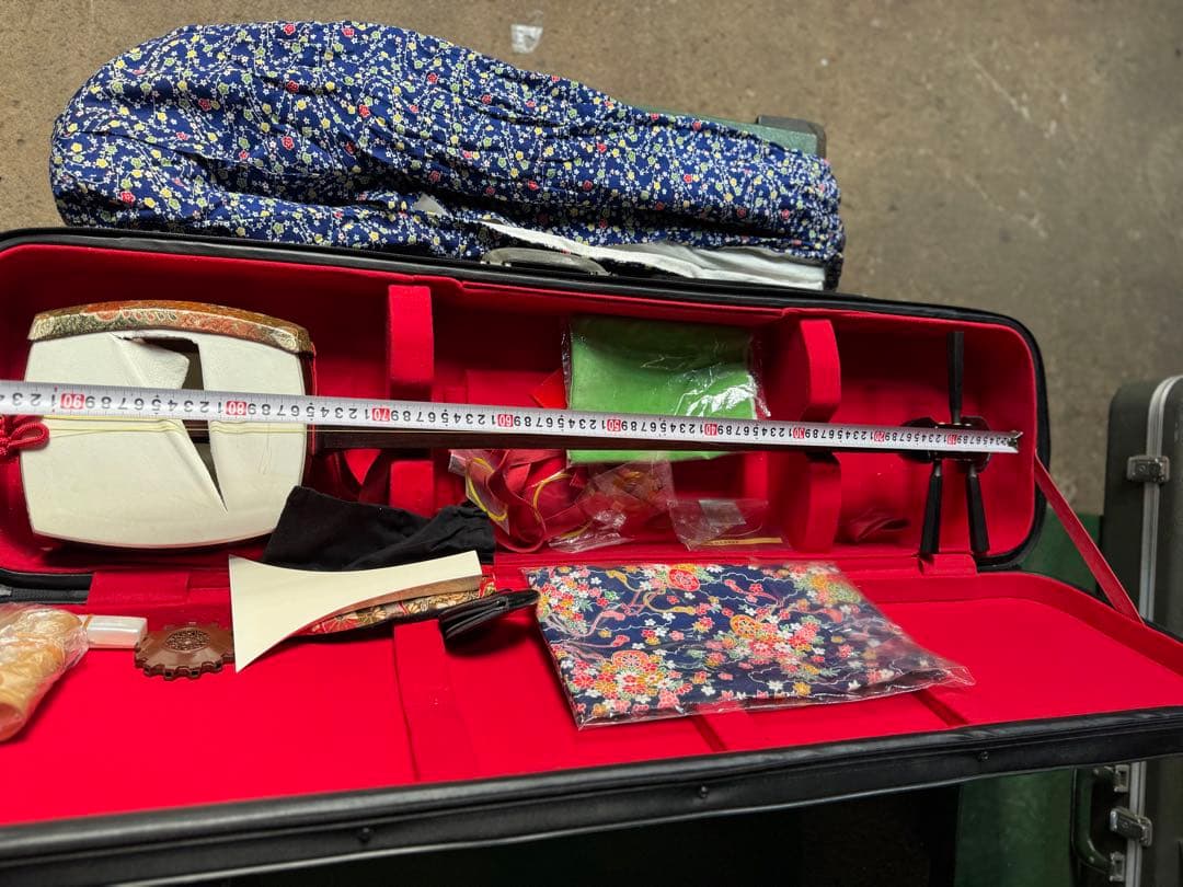 2-津軽三味線?　高級糸巻き 紅木？ハードケース&付属