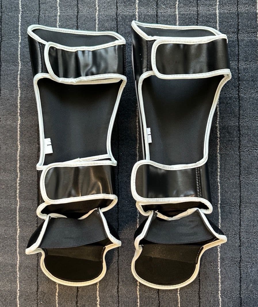 キックレガース　プロテクター　キックボクシング　ムエタイ　格闘技　Lサイズ